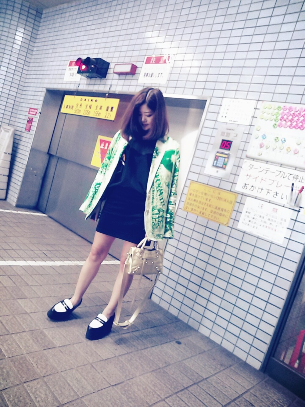 「TOGA、durbuy、BALENCIAGA」｜「603のdurbuy×603 バイカラー厚底ローファー（ドレスシューズ、ホワイト系）」を使った、Reiko さん（レディース・160cm）の春コーディネートの1枚目の写真