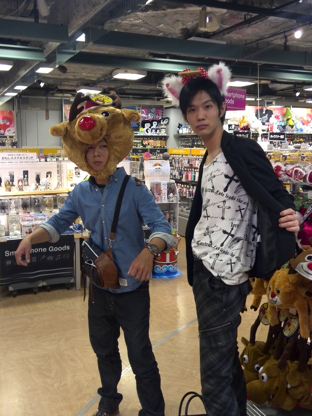 「梅田Loft」｜「SPINASHのアイテム（その他パンツ、グレー系）」を使った、デキムさん（メンズ・183cm）の秋コーディネートの1枚目の写真