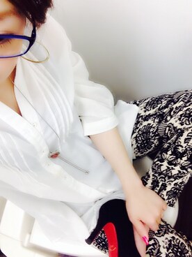 「アイテム（Necklace、ゴールド系）」を使った、かりんさん（レディース・158cm）の春コーディネート