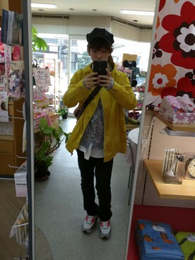 「総柄トップス」｜「アイテム（ダウンジャケット/コート）」を使った、Kento Itakuraさん（メンズ・168cm）の春コーディネート