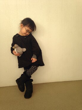 「UGG（アグ）のアイテム（その他シューズ、ブラック系）」を使った、ぽんちゅうさん（キッズ・110cm）の冬コーディネート