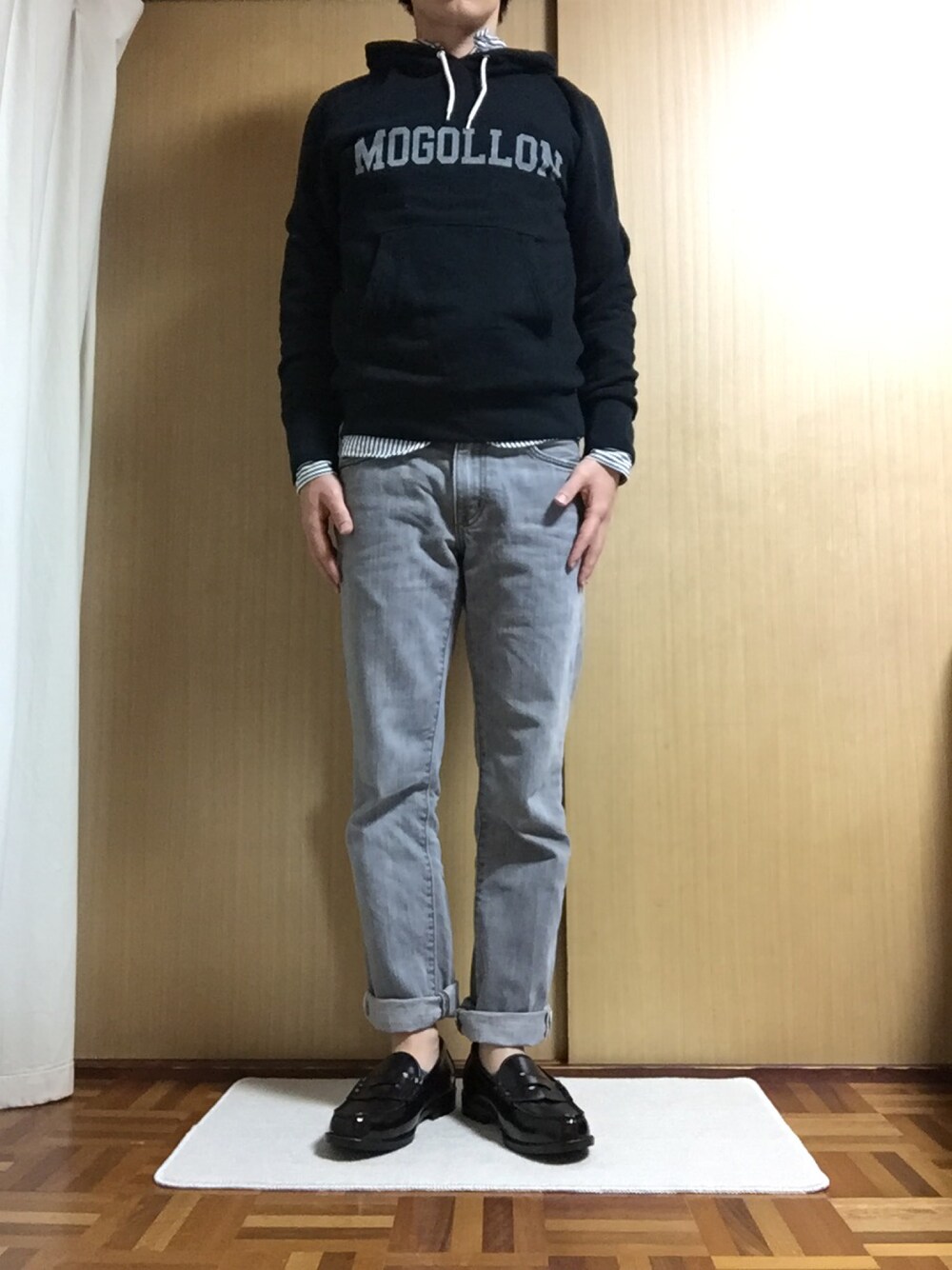「パーカー、モノトーン、シンプル」｜「BEAUTY&YOUTH UNITED ARROWSのアイテム（スウェット、ブラック系）」を使った、koheiさん（メンズ・168cm）の秋コーディネートの1枚目の写真