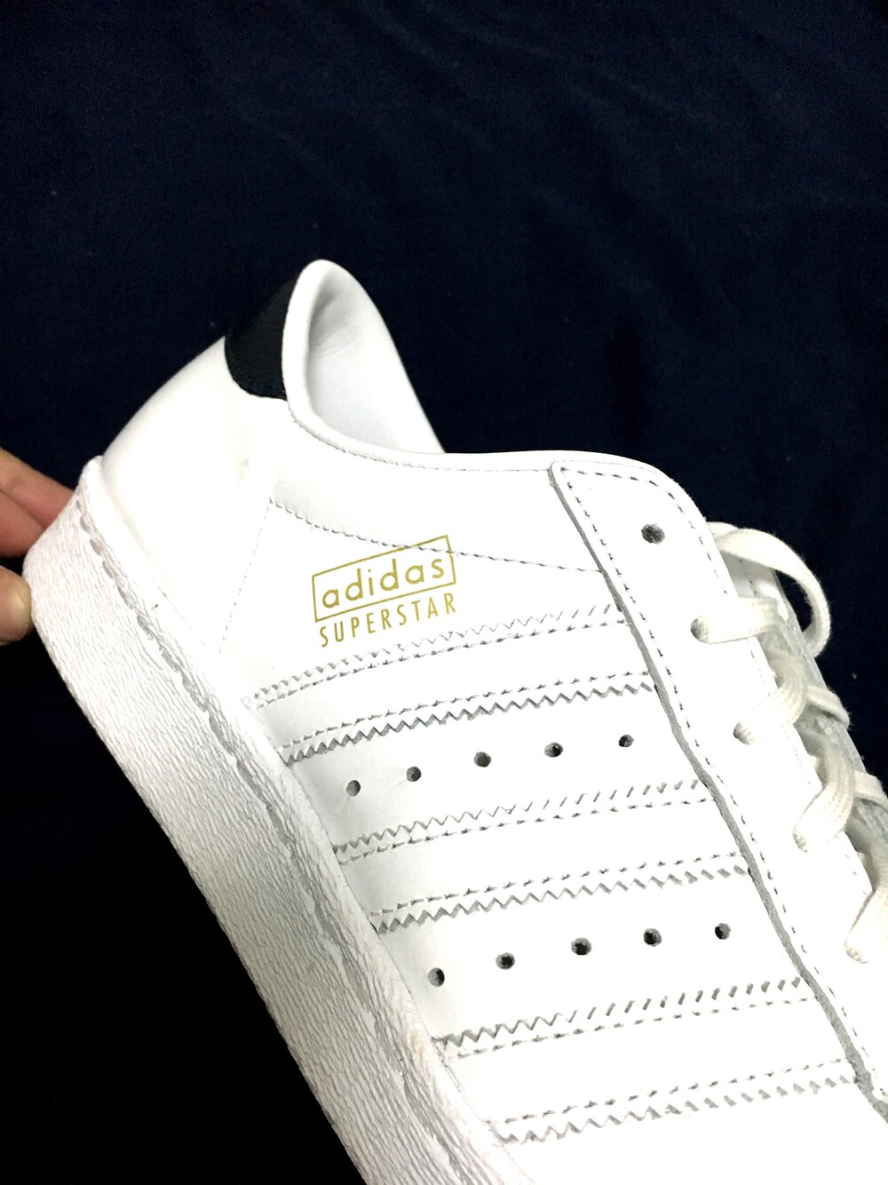 「adidasの【別注】 ＜adidas Originals（アディダス）＞ ∴ Superstar 80s/スニーカー（スニーカー、ホワイト系）」を使った、REIYA.さん（メンズ・165cm）の夏コーディネートの1枚目の写真