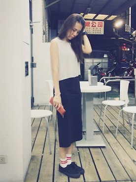 「gray」｜「アイテム（財布/小物）」を使った、Mimi Tsaiさん（レディース・159cm）の秋コーディネート
