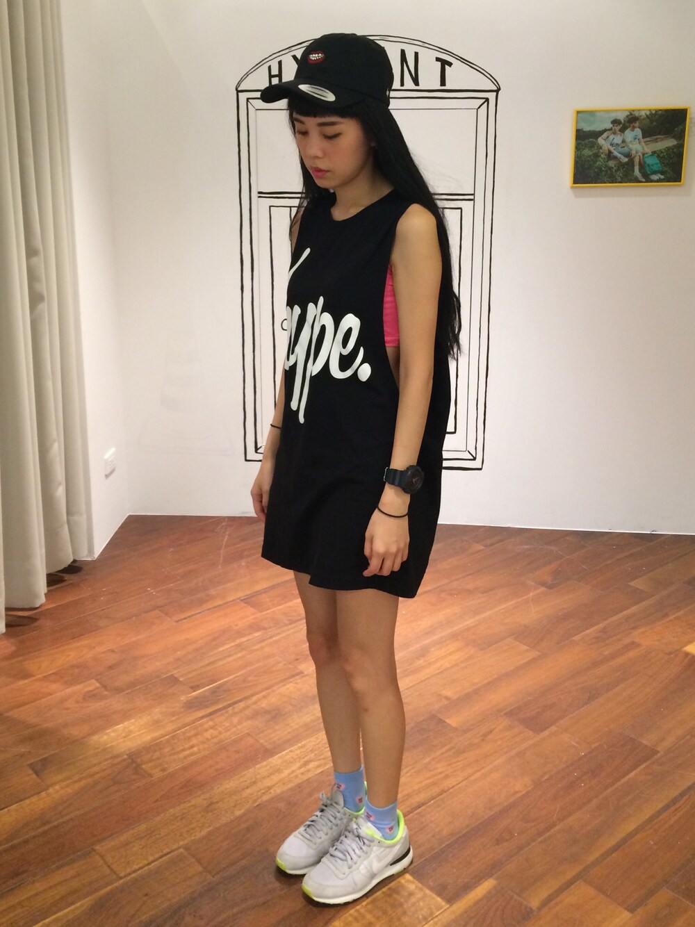 「hype、hypetaiwan、NIKE、oversize、TAIPEI」｜「HYPEのHype Longline T-Shirt With Basic Logo - Black（Tシャツ/カットソー、ブラック系）」を使った、Mimi Tsaiさん（レディース・159cm）の秋コーディネートの1枚目の写真