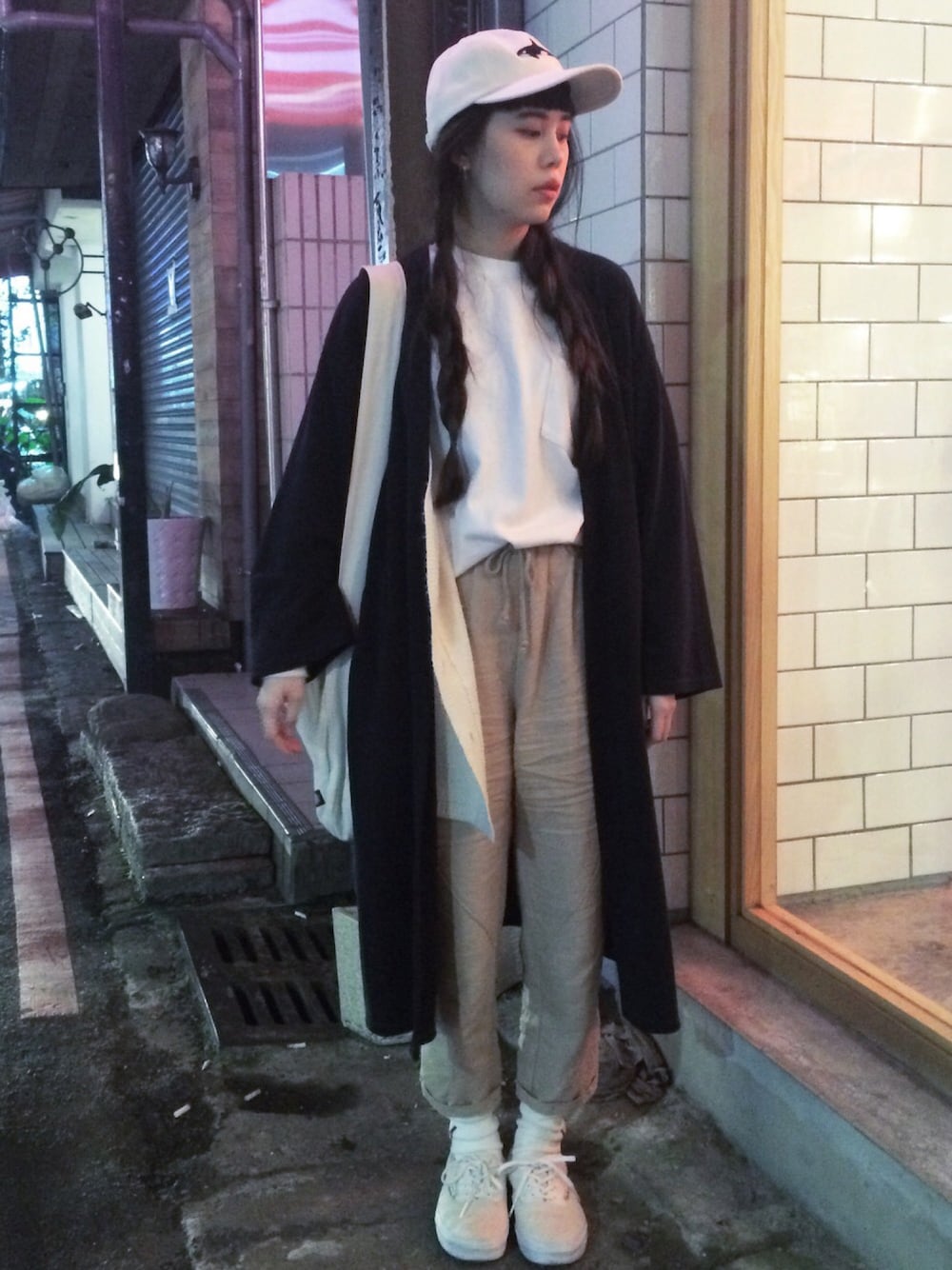 「only ny、VANS、beige、UNIQLO、ROSTER SOX」｜「ONLY NYのアイテム（帽子、ベージュ系）」を使った、Mimi Tsaiさん（レディース・159cm）の春コーディネートの1枚目の写真