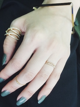 「アイテム（ブレスレット）」を使った、岩谷 英里子さん（レディース・169cm）の秋コーディネート