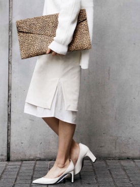 「アイテム（クラッチバッグ）」を使った、岩谷 英里子さん（レディース・169cm）の秋コーディネート