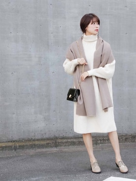 「アイテム（ストール/ショール）」を使った、岩谷 英里子さん（レディース・169cm）の冬コーディネート