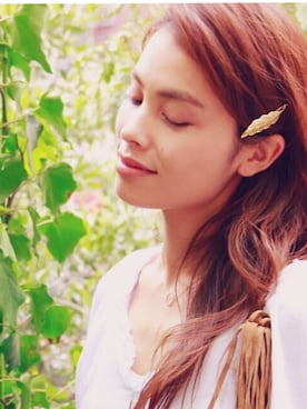 「アイテム（ヘアアクセサリー）」を使った、岩谷 英里子さん（レディース・169cm）の冬コーディネート