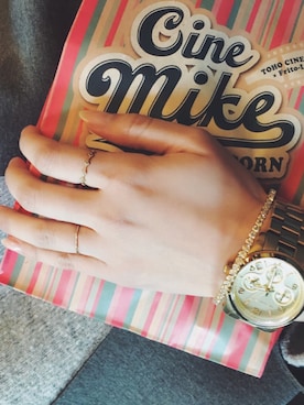 「アイテム（ブレスレット）」を使った、岩谷 英里子さん（レディース・169cm）の冬コーディネート