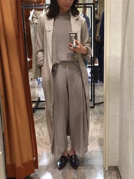 「グレーパンツ」｜「アイテム（チェスターコート）」を使った、岩谷 英里子さん（レディース・169cm）の冬コーディネート