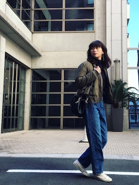 「GOUT COMMUN（グーコミューン）のアイテム（ショルダーバッグ）」を使った、岩谷 英里子さん（レディース・169cm）の冬コーディネート