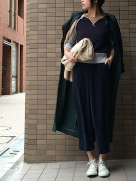 「スウェットトップス」｜「アイテム（トレンチコート）」を使った、岩谷 英里子さん（レディース・169cm）の冬コーディネート