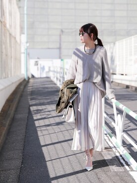 「オールグレー」｜「アイテム（スカート）」を使った、岩谷 英里子さん（レディース・169cm）の春コーディネート