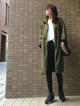 「アイテム（バングル/リストバンド）」を使った、岩谷 英里子さん（レディース・169cm）の春コーディネート