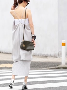 「オールグレー」｜「アイテム（スカート）」を使った、岩谷 英里子さん（レディース・169cm）の春コーディネート