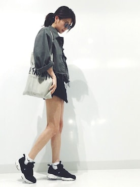 「アイテム（ミリタリージャケット）」を使った、岩谷 英里子さん（レディース・169cm）の春コーディネート