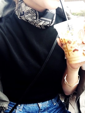 「アイテム（ミリタリージャケット）」を使った、岩谷 英里子さん（レディース・169cm）の春コーディネート