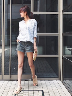 「ピアス」｜「アイテム（サンダル）」を使った、岩谷 英里子さん（レディース・169cm）の夏コーディネート