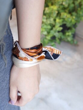 「アイテム（ブレスレット）」を使った、岩谷 英里子さん（レディース・169cm）の夏コーディネート