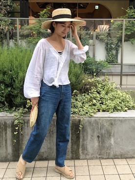 「アイテム（クラッチバッグ）」を使った、岩谷 英里子さん（レディース・169cm）の夏コーディネート