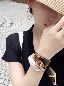 「アイテム（ブレスレット）」を使った、岩谷 英里子さん（レディース・169cm）の夏コーディネート