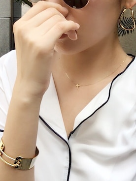 「アイテム（バングル/リストバンド）」を使った、岩谷 英里子さん（レディース・169cm）の夏コーディネート