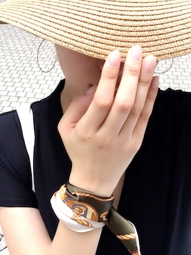 「アイテム（ブレスレット）」を使った、岩谷 英里子さん（レディース・169cm）の夏コーディネート