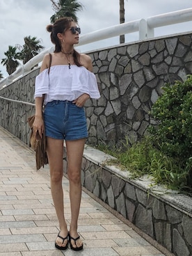 「JIMMY CHOO（ジミーチュウ）のアイテム」を使った、岩谷 英里子さん（レディース・169cm）の夏コーディネート