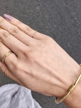 「アイテム（ブレスレット）」を使った、岩谷 英里子さん（レディース・169cm）の秋コーディネート