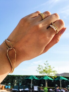 「アイテム（ブレスレット）」を使った、岩谷 英里子さん（レディース・169cm）の秋コーディネート