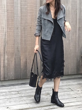 「アイテム（バングル/リストバンド）」を使った、岩谷 英里子さん（レディース・169cm）の秋コーディネート