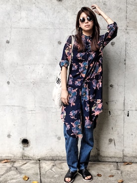 「アイテム（ブレスレット）」を使った、岩谷 英里子さん（レディース・169cm）の秋コーディネート