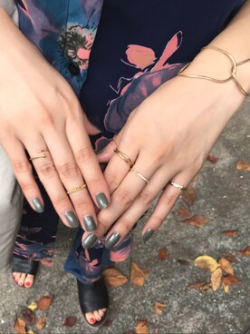 「アイテム（ブレスレット）」を使った、岩谷 英里子さん（レディース・169cm）の秋コーディネート