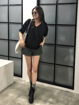 「アイテム（エコバッグ/サブバッグ）」を使った、岩谷 英里子さん（レディース・169cm）の秋コーディネート