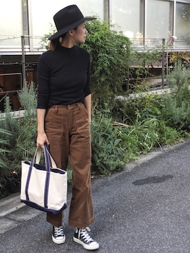 「デートスタイル（WOMEN）」｜「アイテム（スニーカー）」を使った、岩谷 英里子さん（レディース・169cm）の秋コーディネート