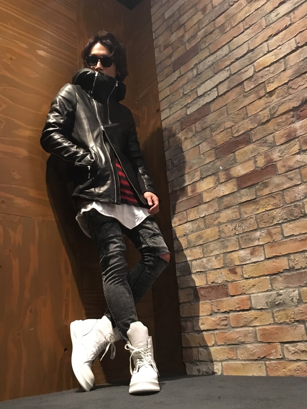 「秋のコーデ、スニーカーコーデ、streetstyle、デニム、モードストリート、ストリート、レザージャケット、スニーカー、スキニーデニム、仙台」｜「NO ID.のmp4571-11ozｽﾄﾚｯﾁﾃﾞﾆﾑﾊｰﾄﾞｸﾗｯｼｭﾘﾍﾟｱｽｷﾆｰPT ﾊﾟﾝﾂ（デニムパンツ、ブラック系）」を使った、NO ID.仙台フォーラス店さん（メンズ・172cm）の秋コーディネートの1枚目の写真