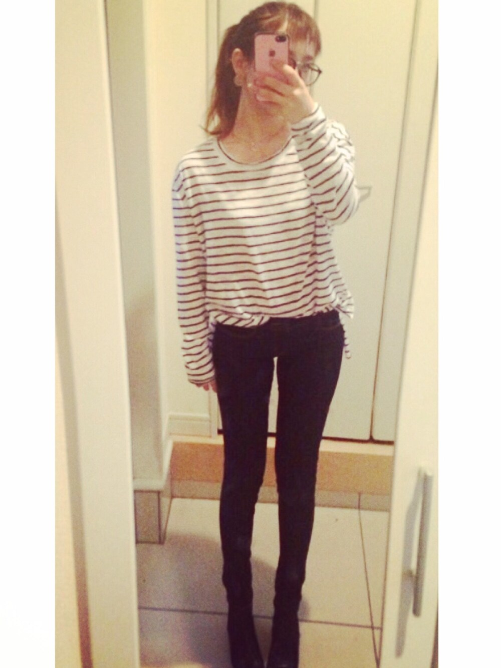 「ボーダートップス、ダテメガネ、TODAYFUL、EMODA、ポニーテール、おんざまゆげ」｜「TODAYFULのアイテム（Tシャツ/カットソー、ホワイト系）」を使った、myj♡さん（レディース・158cm）の秋コーディネートの1枚目の写真