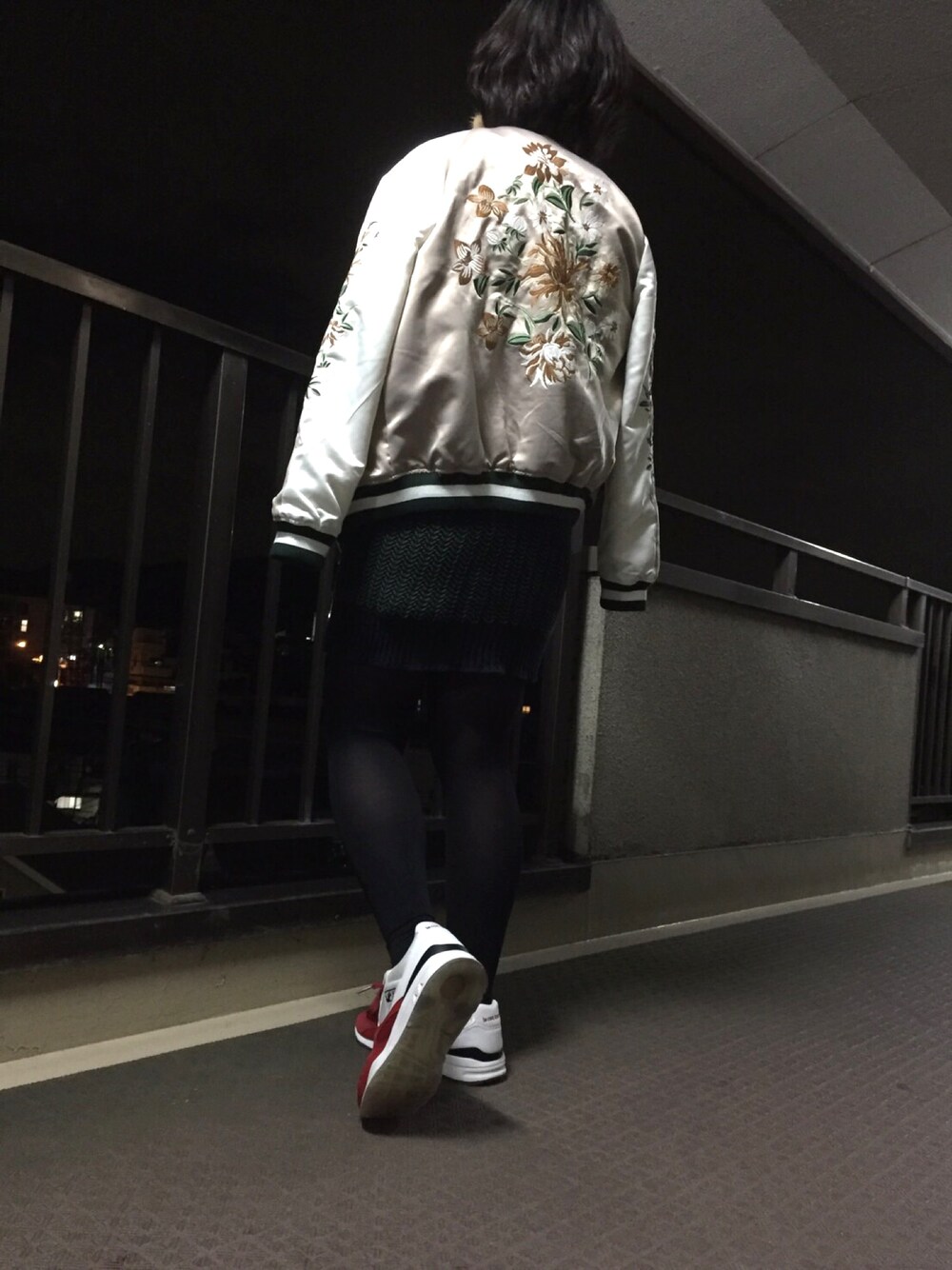 「FOREVER 21のアイテム（スタジャン、ゴールド系）」を使った、ぽむぽむぷりんさん（レディース・165cm）の秋コーディネートの1枚目の写真
