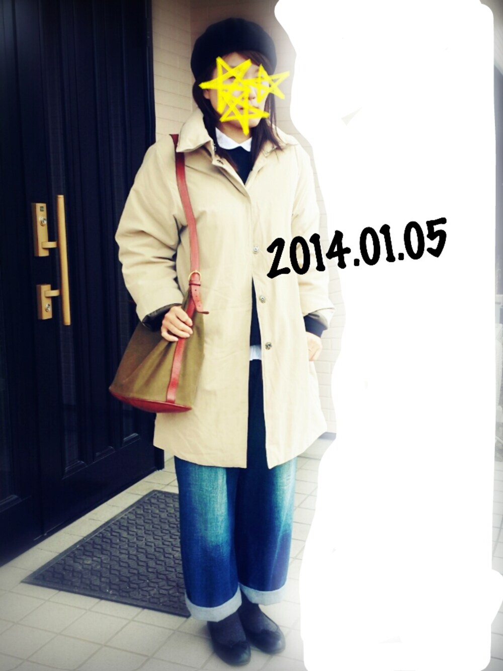 ブルー系のニット/セーターを着用したレディースの冬コーディネートの1枚目の写真