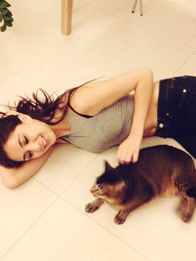 「American Apparel（アメリカンアパレル）のアイテム（タンクトップ、グレー系）」を使った、Lauren Rhoden さん（レディース）の夏コーディネート