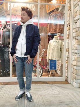 「ネイビー×ホワイト」｜「アイテム（ミリタリージャケット）」を使った、みずかみさん（メンズ・164cm）の秋コーディネート