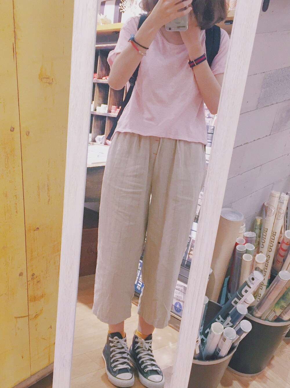 「ALANDのアイテム（チノパンツ、ベージュ系）」を使った、沈柚柚さん（レディース・164cm）の夏コーディネートの1枚目の写真
