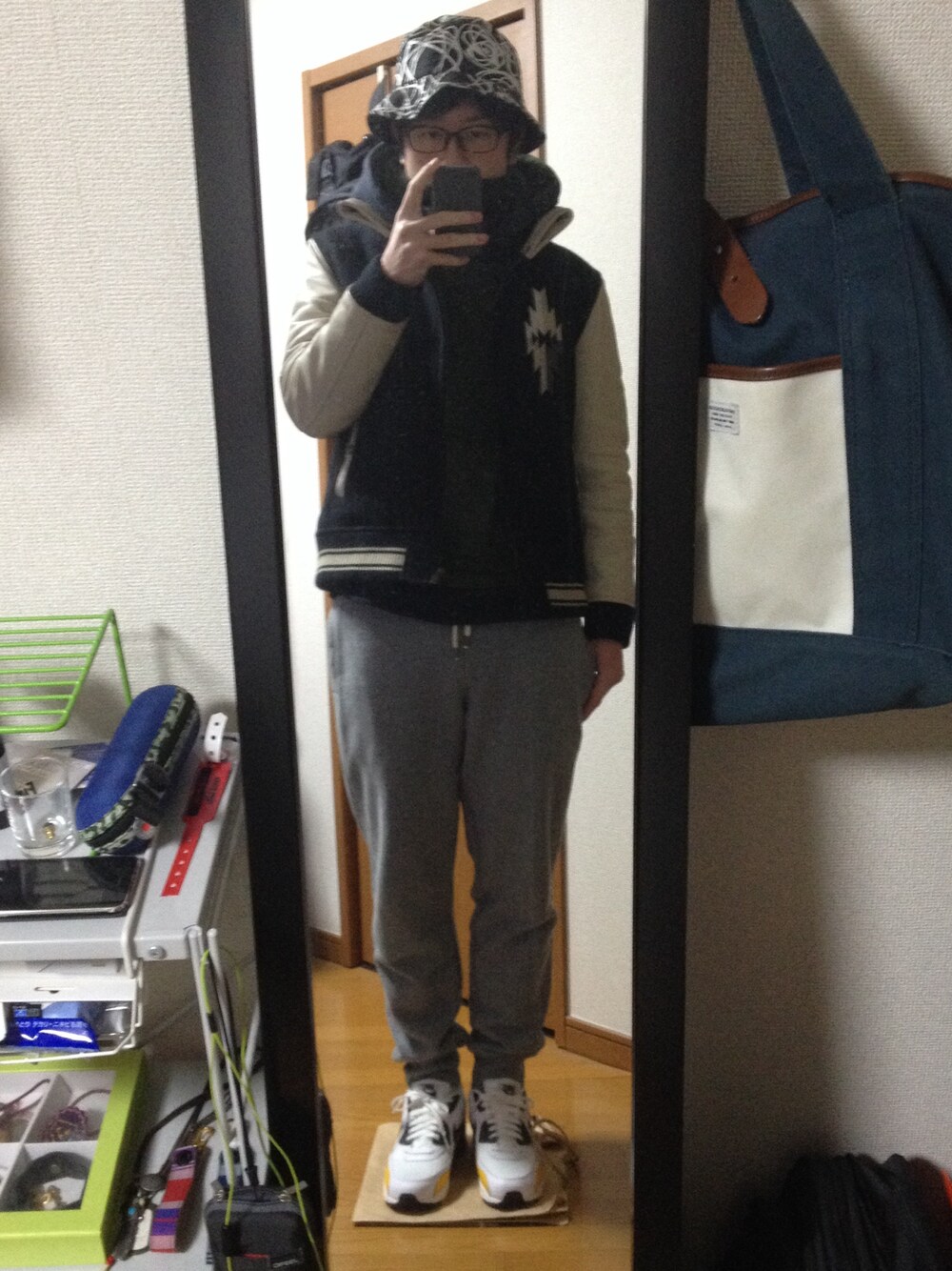 その他のスウェットを着用したメンズの冬コーディネートの1枚目の写真