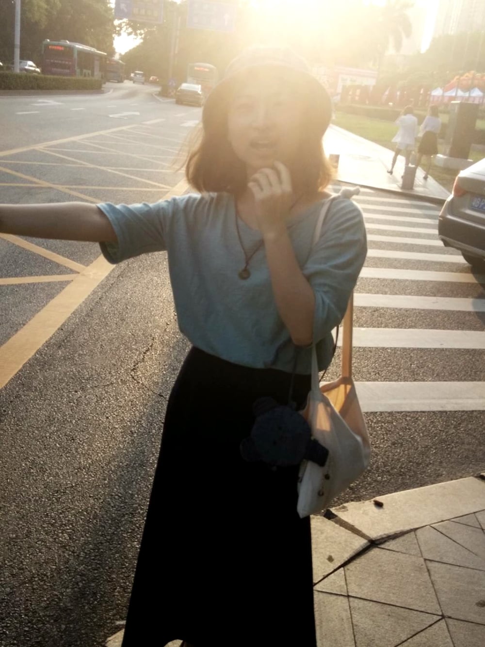 「blue、sunset、journey、road、Hong Kong」｜「UNKNOWN.のアイテム（Tシャツ/カットソー、ブルー系）」を使った、Yuetさん（レディース・154cm）の春コーディネートの1枚目の写真