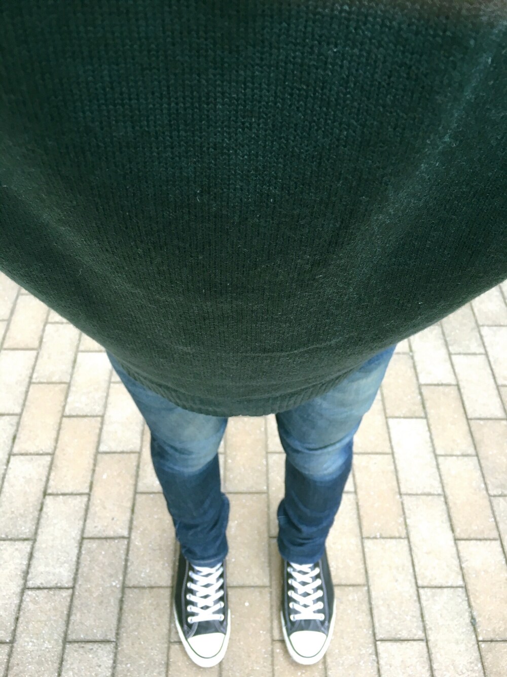 「ニート」｜「DIESELのTepphar-NE 800E Jogg Jeans（デニムパンツ、ブルー系）」を使った、dos.さん（メンズ・169cm）の秋コーディネートの1枚目の写真