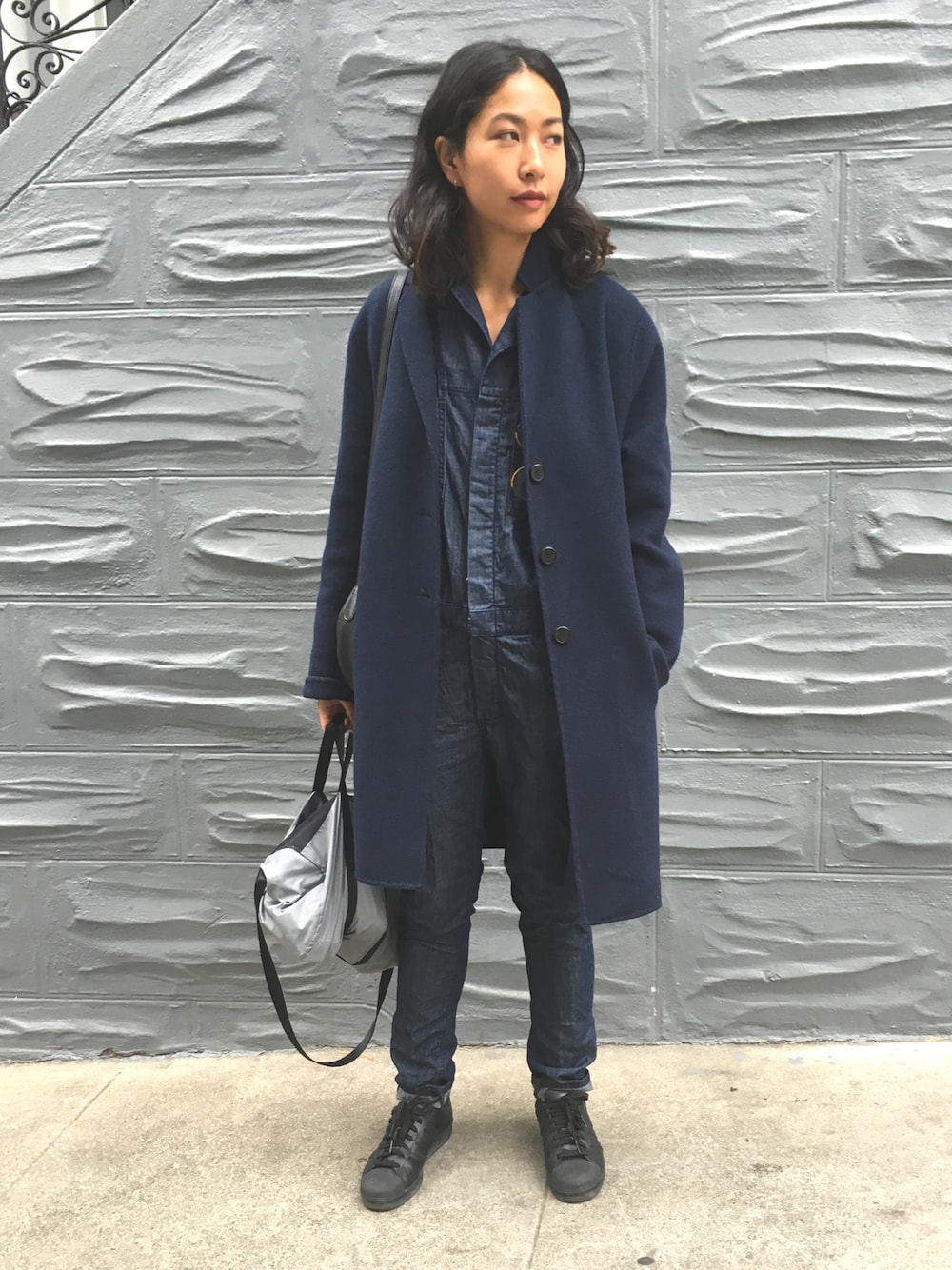 「R29Monochromies、ootd、denim、summer、sanfrancisco、casual、sneakers、streetstyle」｜「6397のアイテム（つなぎ/オールインワン、ブルー系）」を使った、Christineさん（レディース・173cm）の夏コーディネートの1枚目の写真