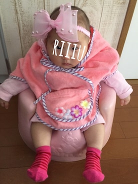 「ロンパース」｜「アイテム（ポンチョ）」を使った、RiiiUさん（キッズ・60cm）の春コーディネート