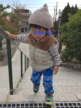 「mikincomadeのアイテム（Beanie、ベージュ系）」を使った、dangoさん（キッズ）の秋コーディネート